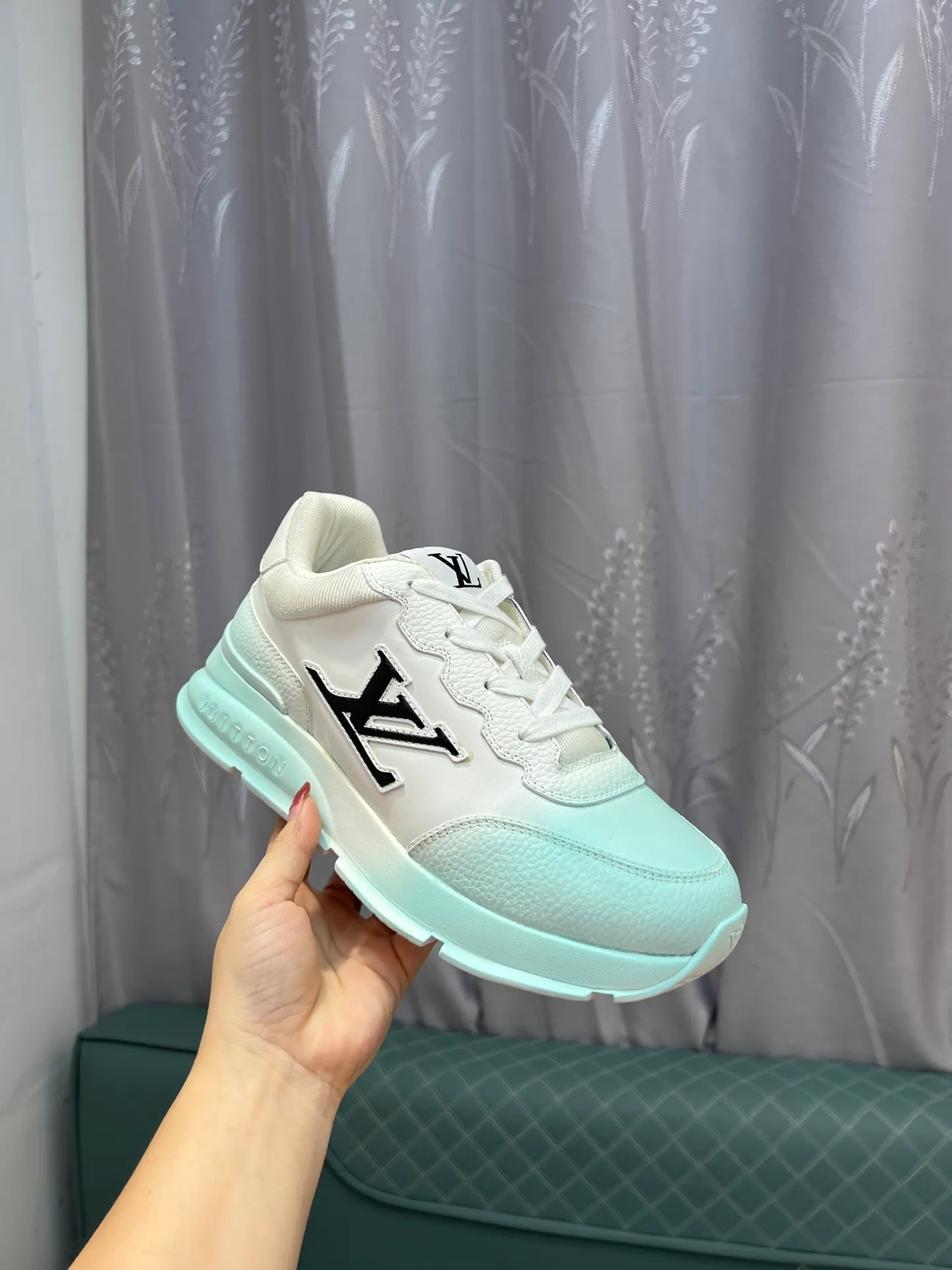Men's shoes 💰760 LV | Louis Vuitton 2025𝐬𝐬 Spring and summer new styles, couples' models, men's models come out first. The counter focuses on the latest casual shoes. Hard goods are new🆕 ❥Purchase level! Full of high-end feel! A popular model among bloggers at home and abroad, it’s retro and fashionable and looks amazing on your feet! Wear a lot of happiness! Mainly recommended model on the official website★ ▪️Upper: Original custom-made imported calfskin fabric ▪️Inner lining: breathable gauze imported from Italy ▪️Outsole: rubber foam ➕tpu high-end outsole ▪️Shoe size: 36-44 (customized for 45 and 46)